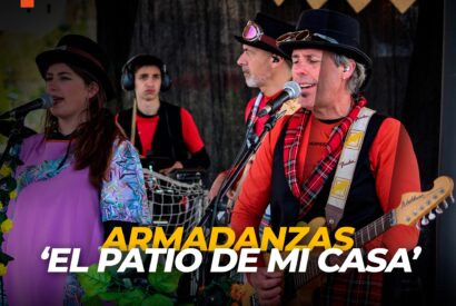 Componentes de Armadanza, en el cartel de El patio de mi casa