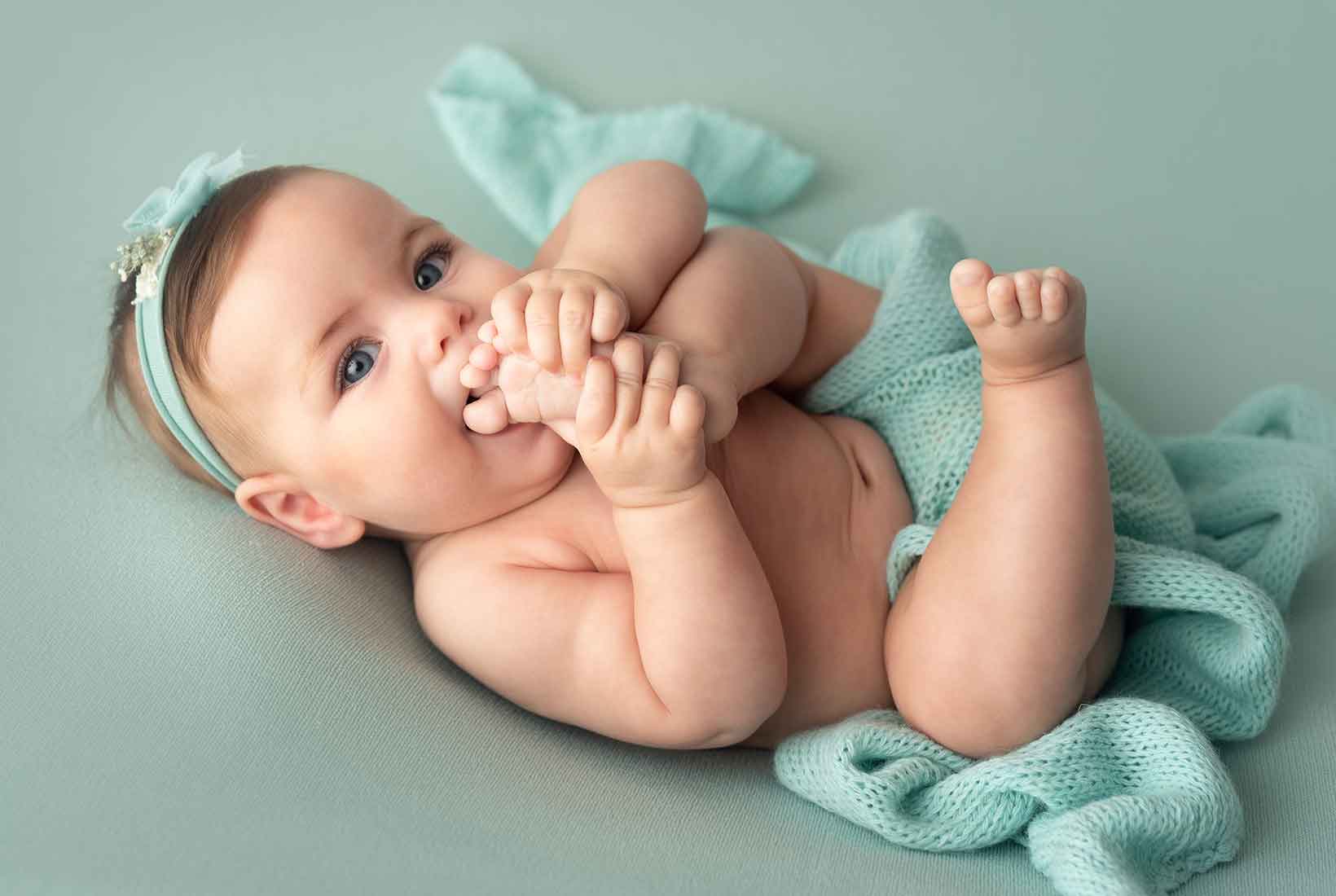 Fotografía de un bebé de Jennifer Suárez Fotografía con estudio infantil en León.