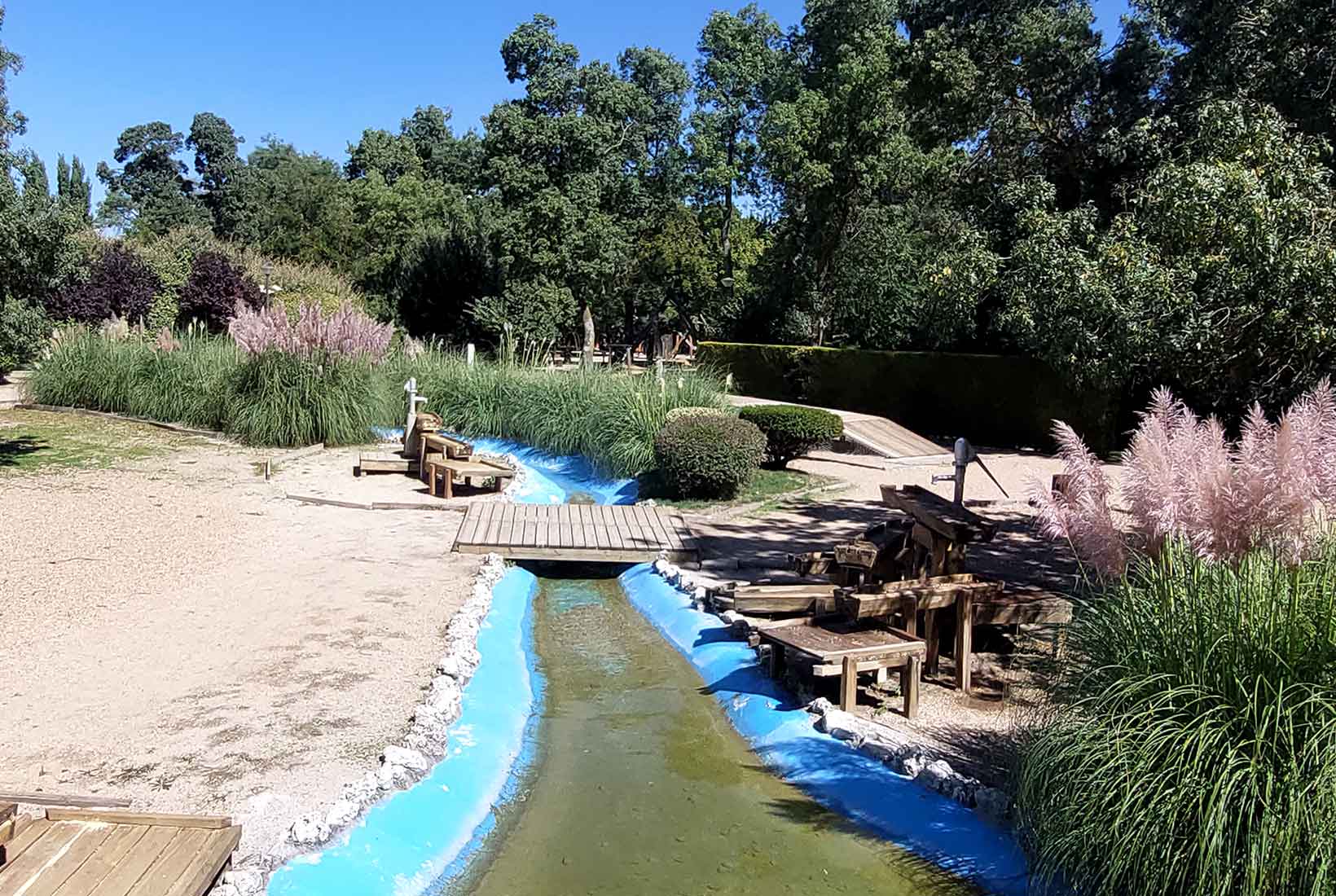 Riachuelo en el Valle de los Seis Sentidos en Renedo de Esgueva (Valladolid).